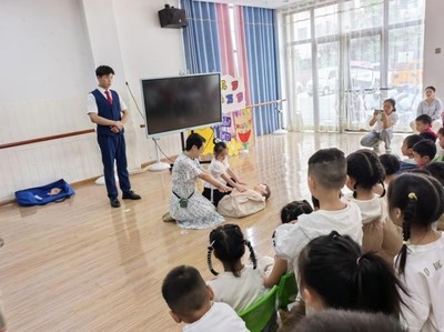 藝術點亮安全，攜手共筑童心夢——藝術設計學院教師赴慧聰幼兒園開展融合式社會培訓